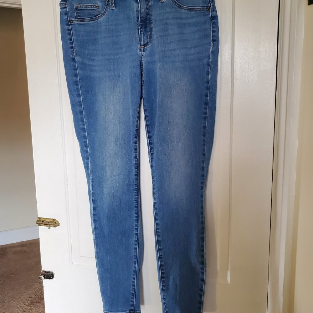 Universal Thread Women's 10/30 Regular Light Wash Jeans
